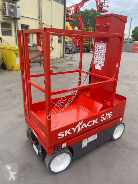 منصة تلسكوبية Skyjack SJ16