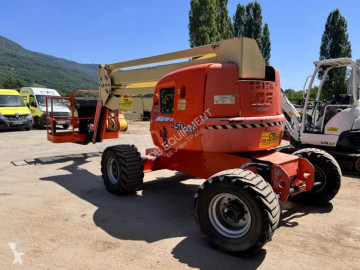 Nacelle automotrice articulée JLG