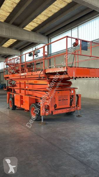منصة تلسكوبية Skyjack SJ 9250