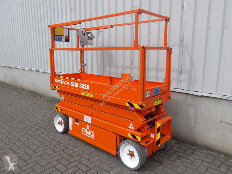 منصة تلسكوبية Skyjack SJ3220