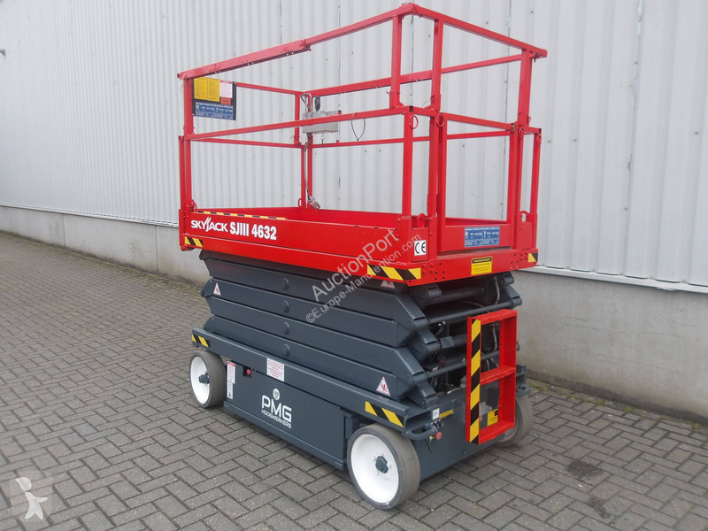 منصة تلسكوبية Skyjack SJ4632
