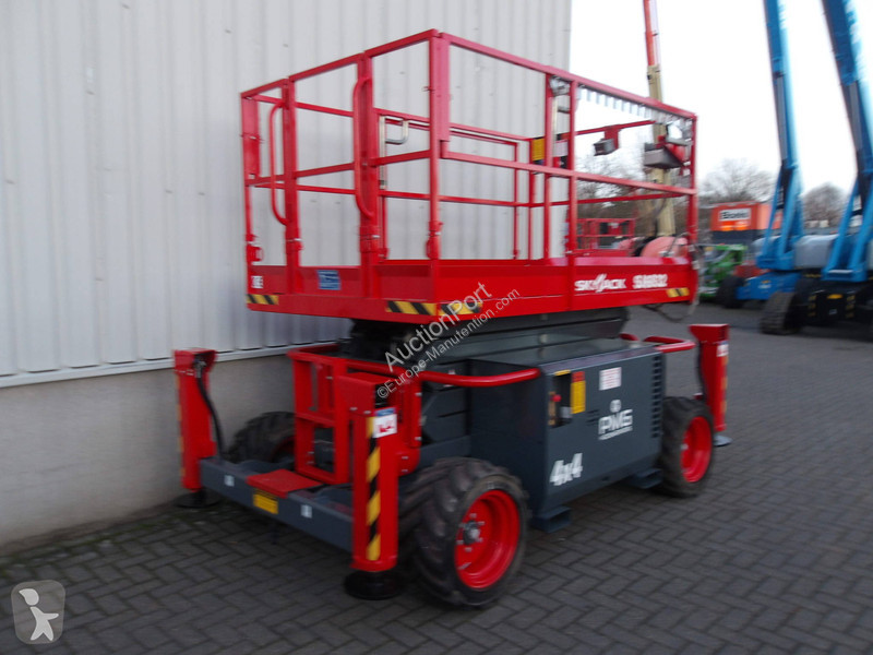 منصة تلسكوبية Skyjack SJ6832RT