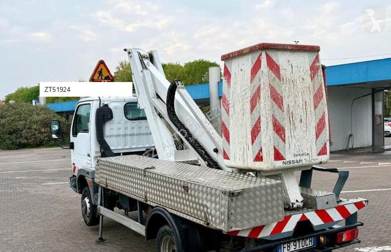 Plataforma elevadora Nissan CABSTAR CESTELLO 10MT