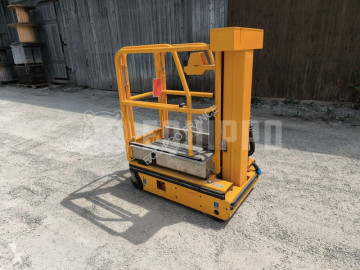 Nacelă autopropulsată cu platforma tip foarfece