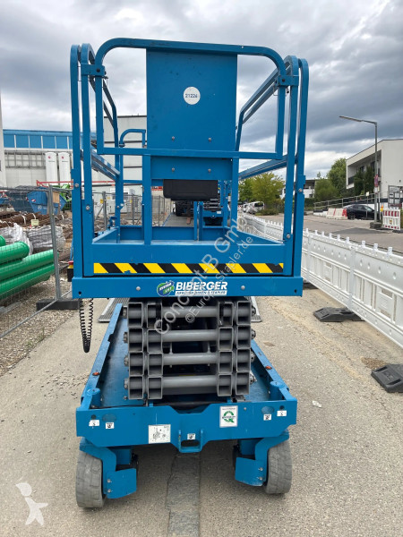 منصة تلسكوبية Genie GS 3246
