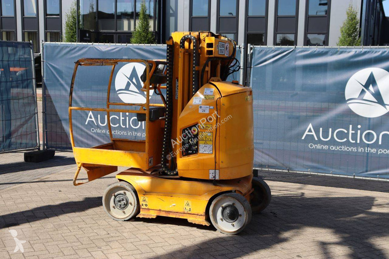JLG 8E aerial platform