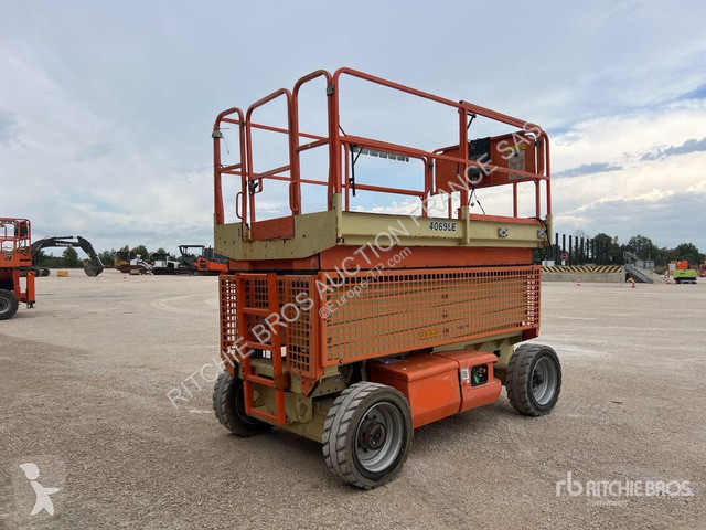 Автовишка JLG