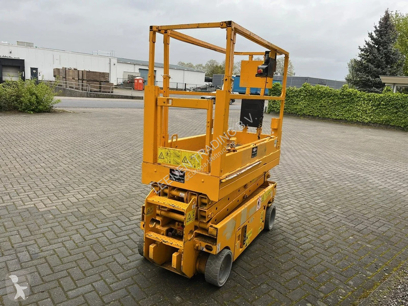 Nacelle Genie electric scissorlift 2007 Year