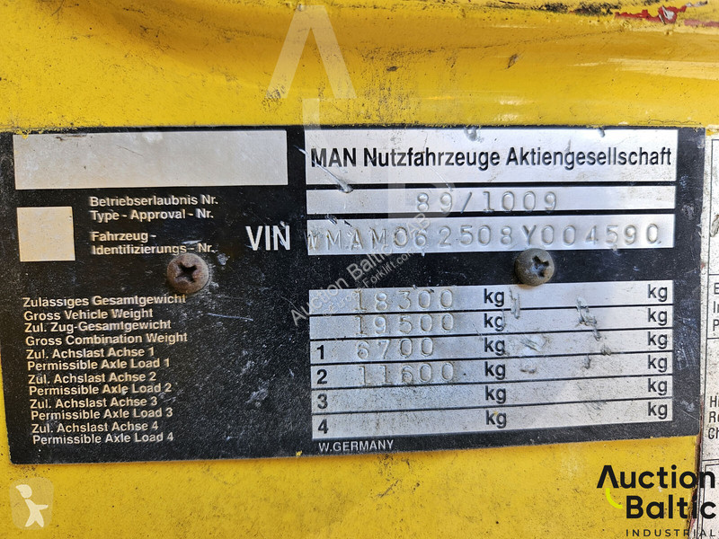 Plataforma elevadora MAN M90