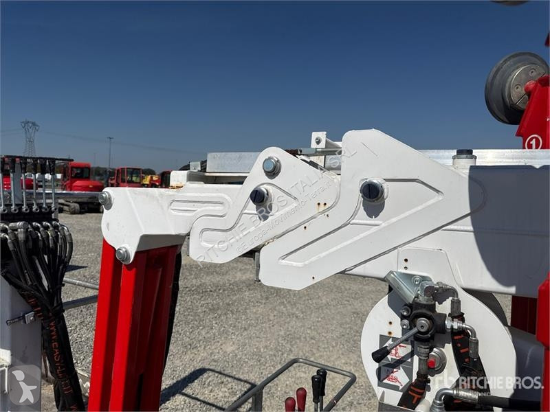 R160 Crawler Articulating Boom Lift aerial...