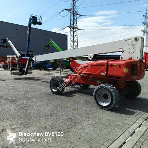 Piattaforma aerea JLG