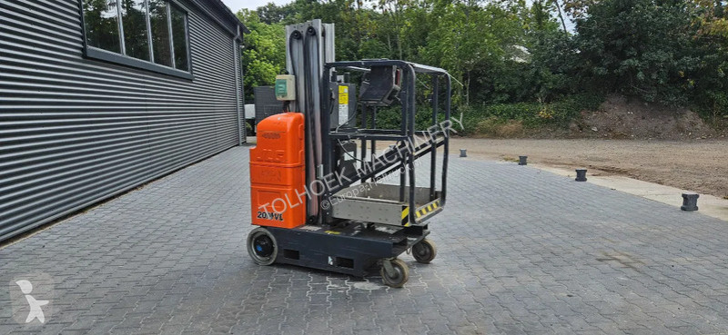 Hoogwerker JLG mast hoogwerker