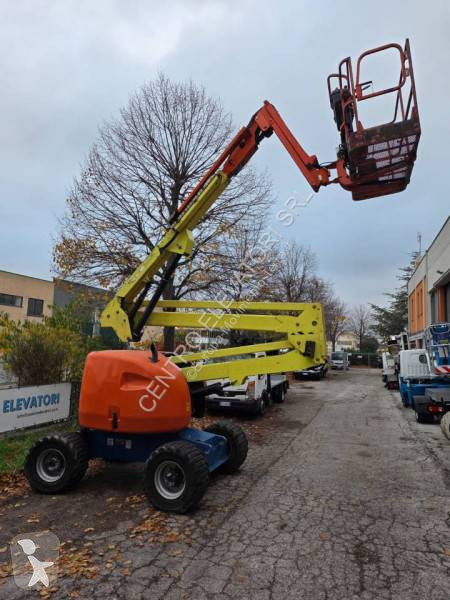 Piattaforma aerea JLG 450 AJ