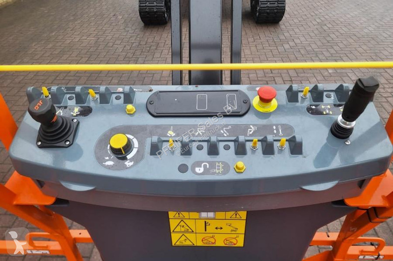 منصة تلسكوبية JLG Quad Tracks Also Available...