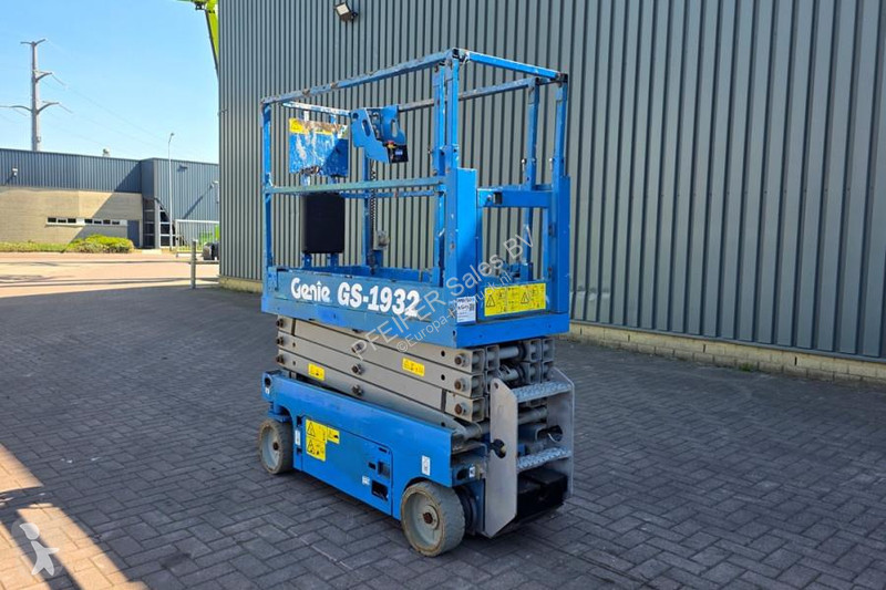 منصة تلسكوبية Genie GS1932 Electric, Working...