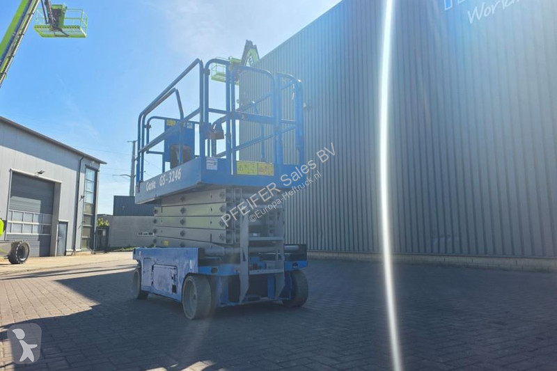منصة تلسكوبية Genie GS3246 Electric, Working...