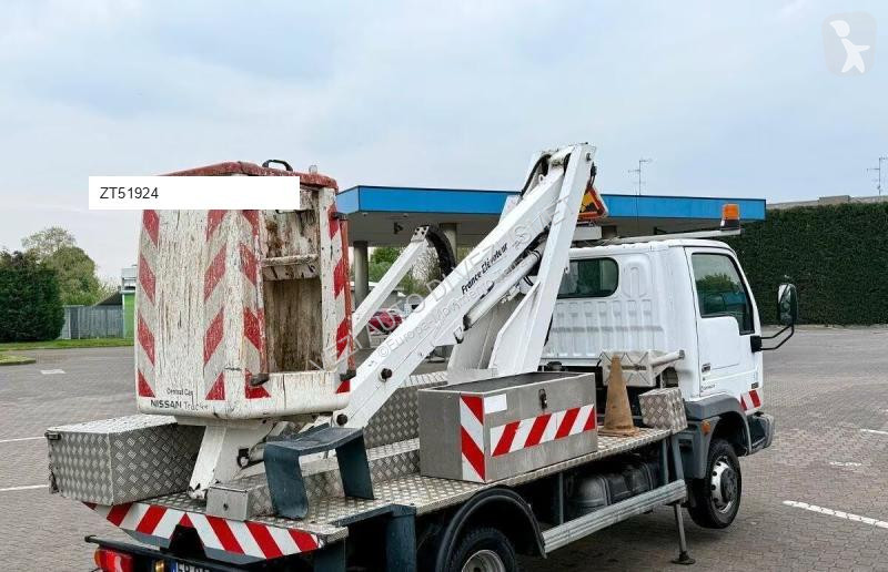 Plataforma elevadora Nissan CABSTAR CESTELLO 10MT