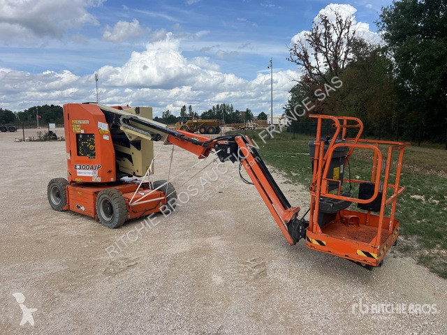 Автовишка JLG E300
