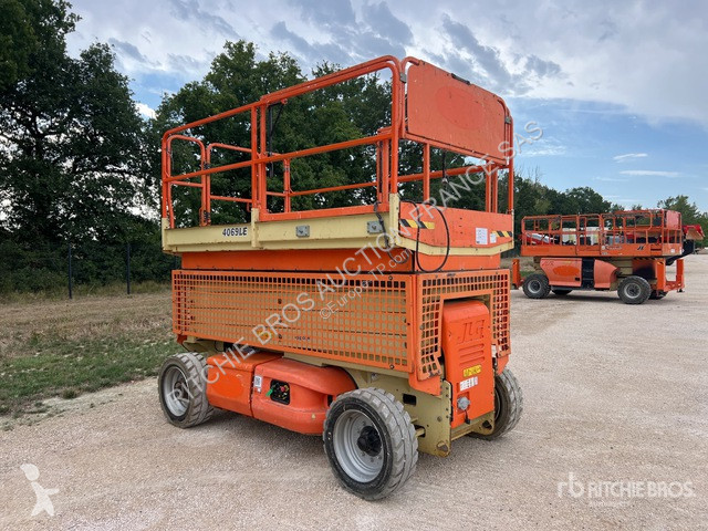 Автовишка JLG