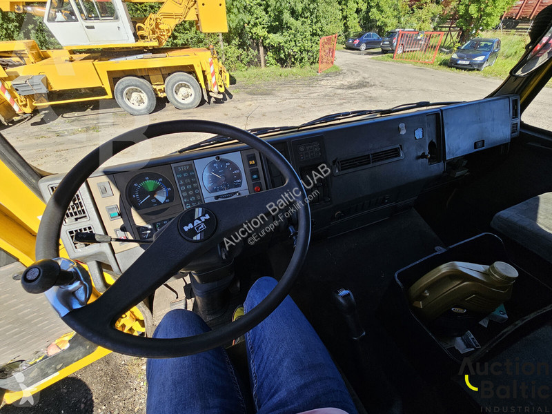 Plataforma elevadora MAN M90