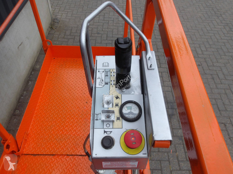 升降机 Skyjack SJ3220