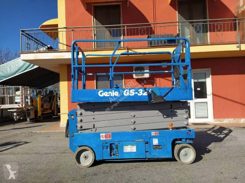 منصة تلسكوبية Genie