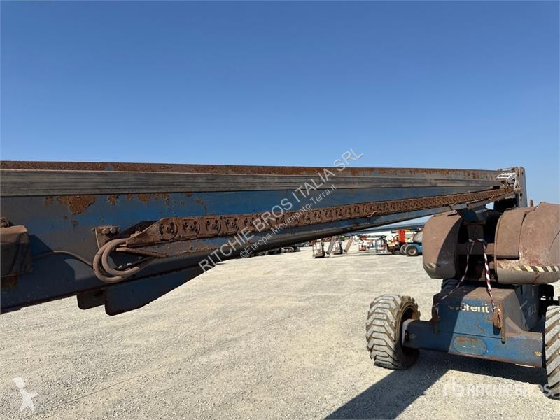 JLG Telescopic Boom Lift aerial platform