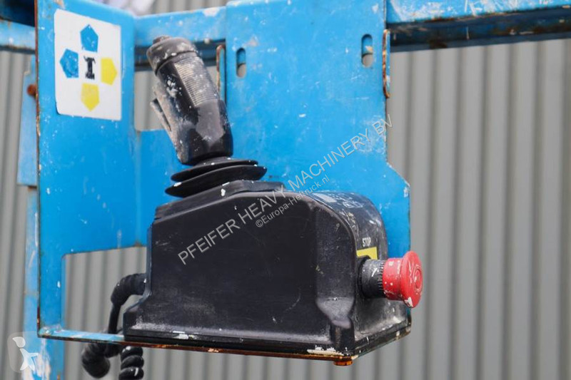 Piattaforma aerea Genie Electric, Working...