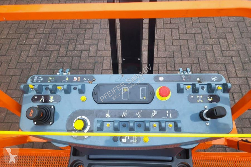 منصة تلسكوبية JLG Quad Tracks Also Available...