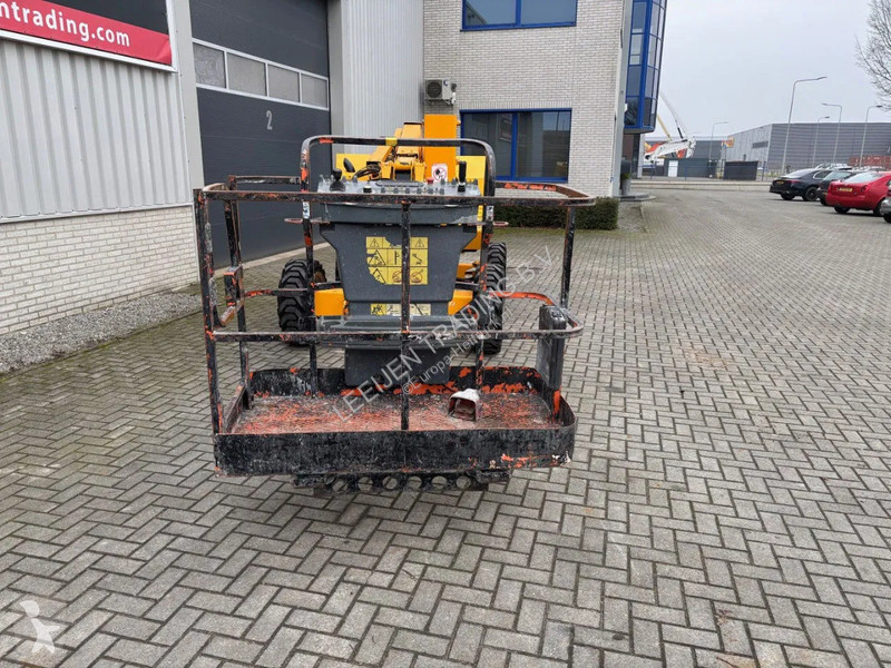منصة تلسكوبية JLG Diesel 4x4 articulated...