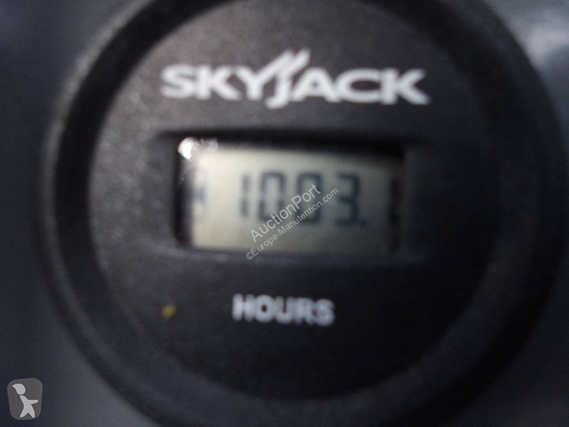 منصة تلسكوبية Skyjack SJ6832RT