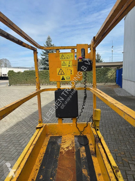 منصة تلسكوبية Genie Electric scissorlift, 2012...