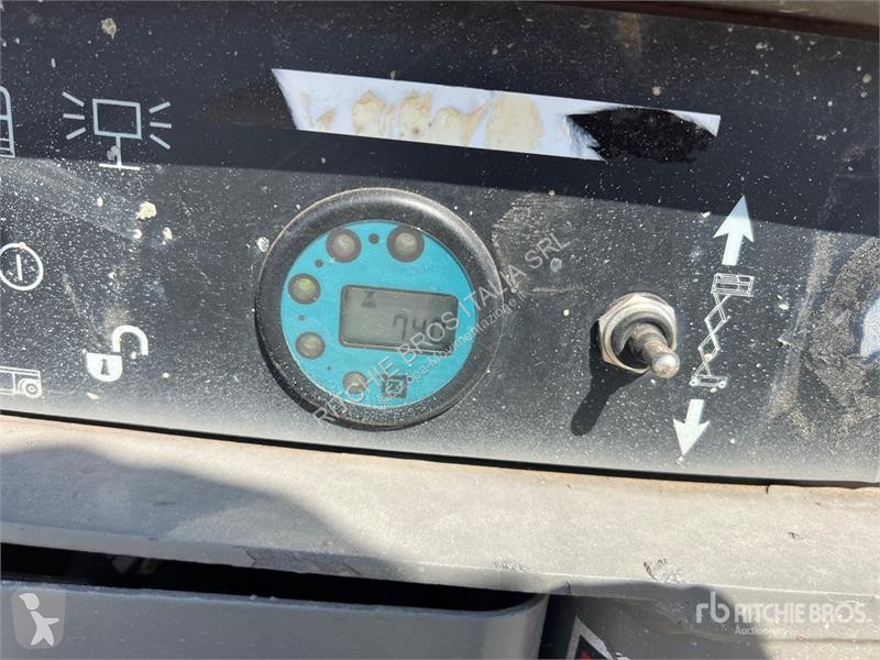 Emelőkosár Haulotte COMPACT8 Electric Scissor Lift
