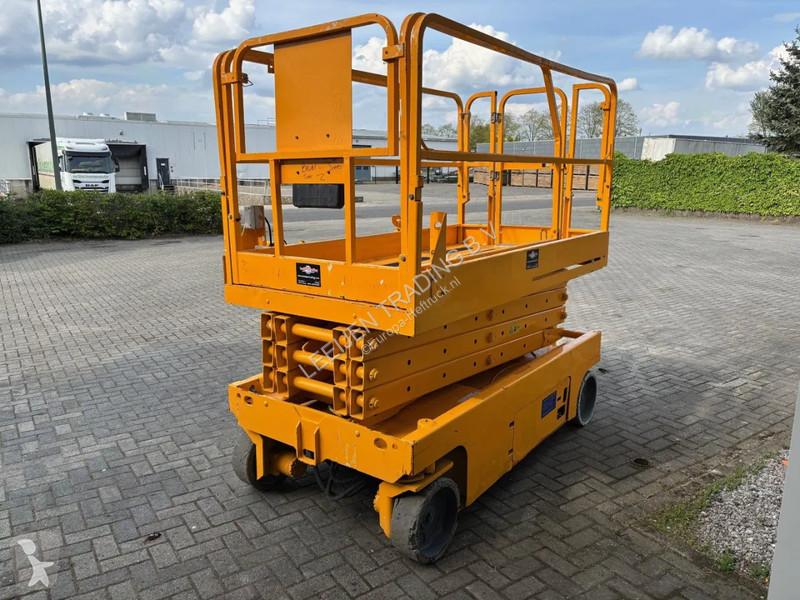 Nacelle Genie Electrical scissorlift 2005 Year