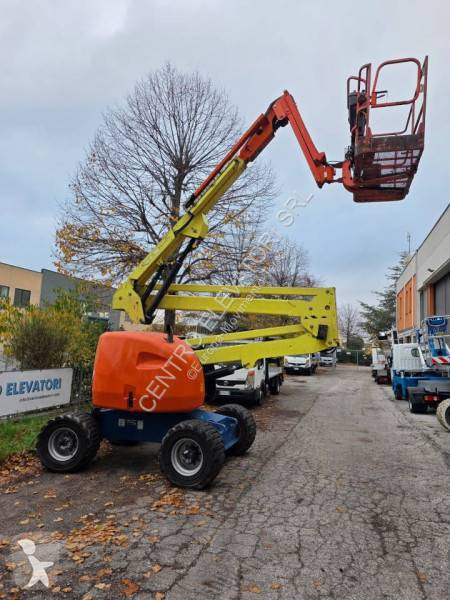 Piattaforma aerea JLG 450 AJ