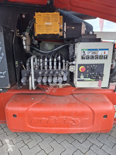 منصة تلسكوبية Niftylift HR28 HYBRID 4X4