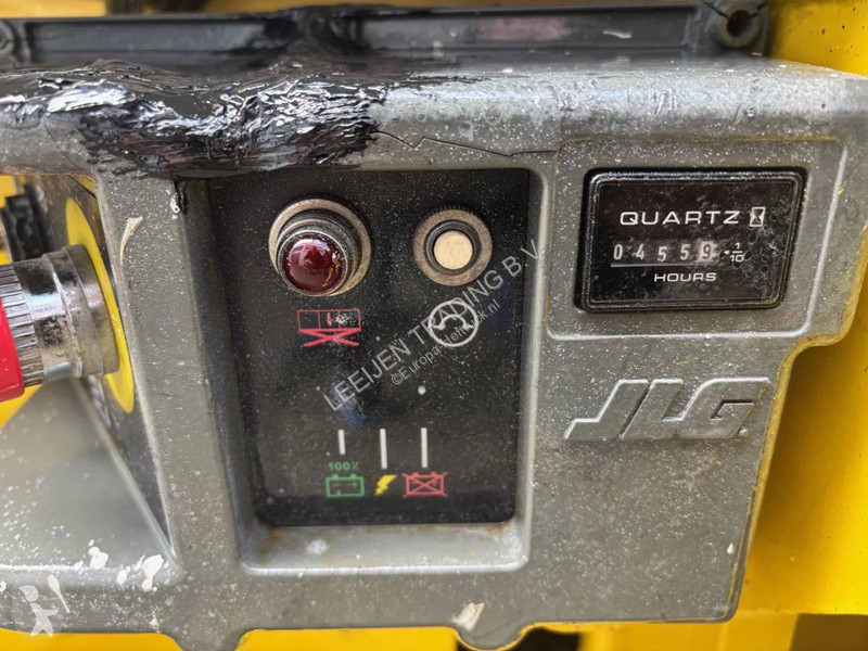منصة تلسكوبية JLG Electric scissorlift 2010 year