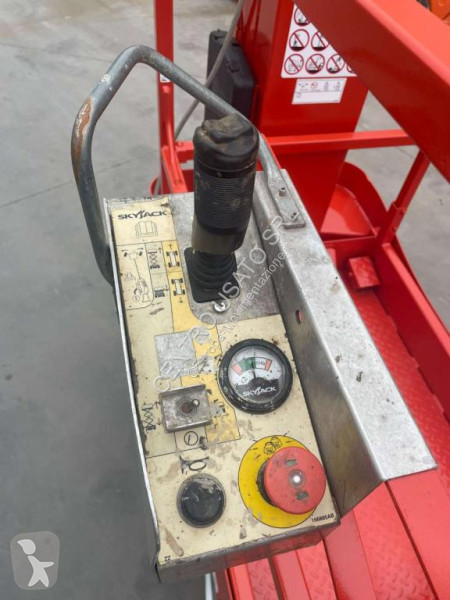 منصة تلسكوبية Skyjack SJ16