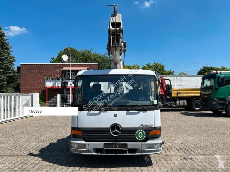 Вишка Mercedes 818 +Böcker AK 32-1200...