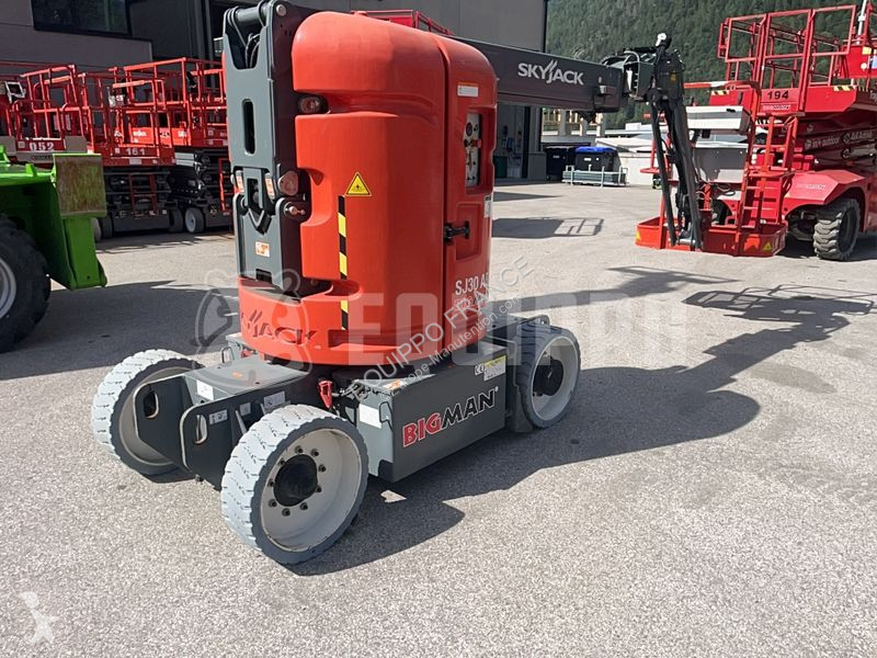منصة تلسكوبية Skyjack SJ30AJ