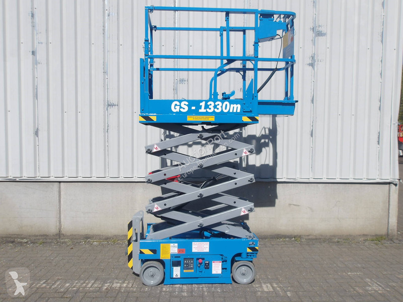 منصة تلسكوبية Genie GS-1330M