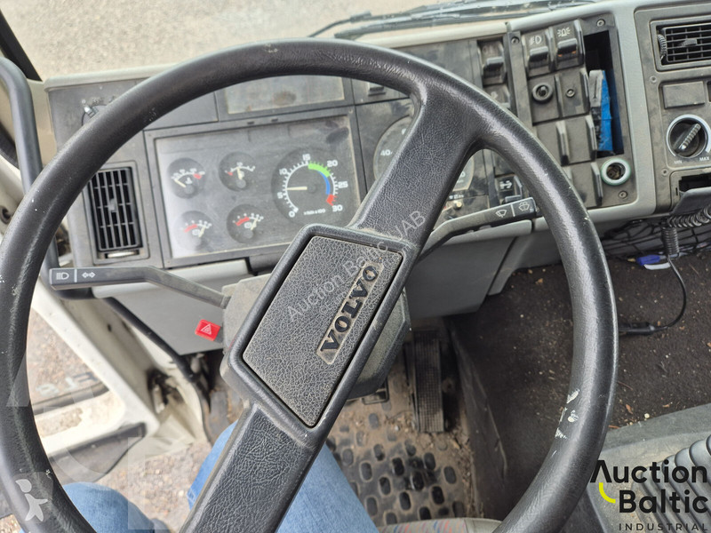 منصة تلسكوبية Volvo FL6 110