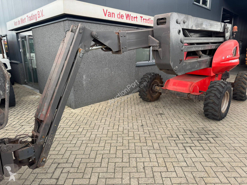 Manitou 4x4x4 aerial platform