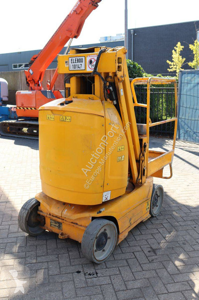 JLG 8E aerial platform