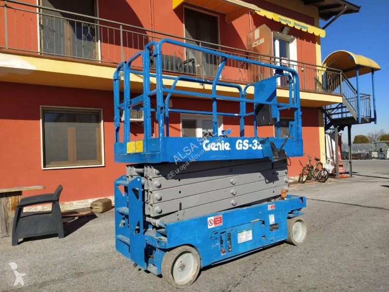 منصة تلسكوبية Genie