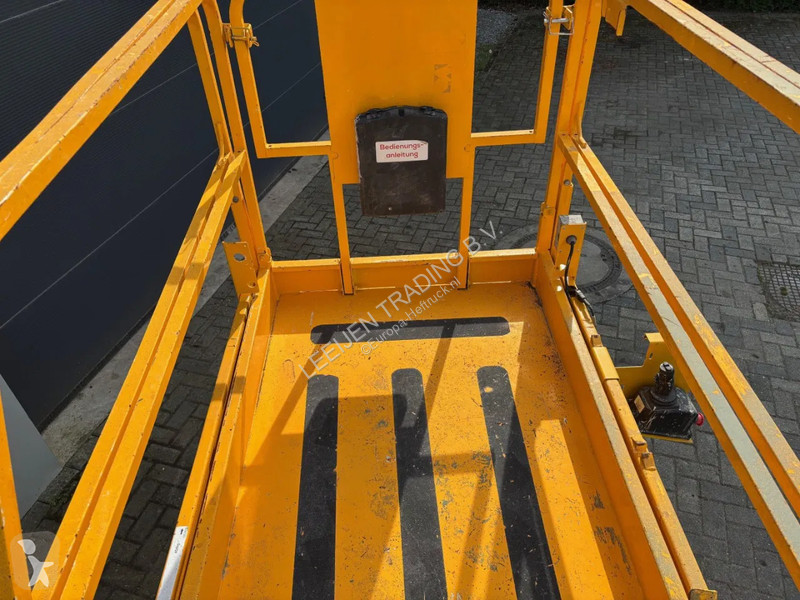 Nacelle Genie Electrical scissorlift 2005 Year