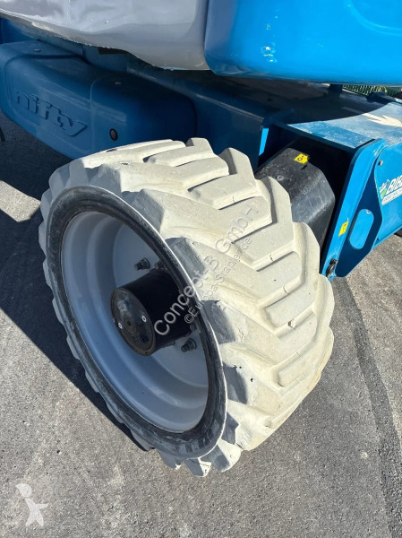 منصة تلسكوبية Niftylift HR 28 Hybrid 4x4