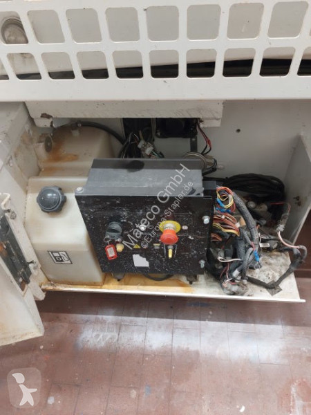 منصة تلسكوبية JLG M4069