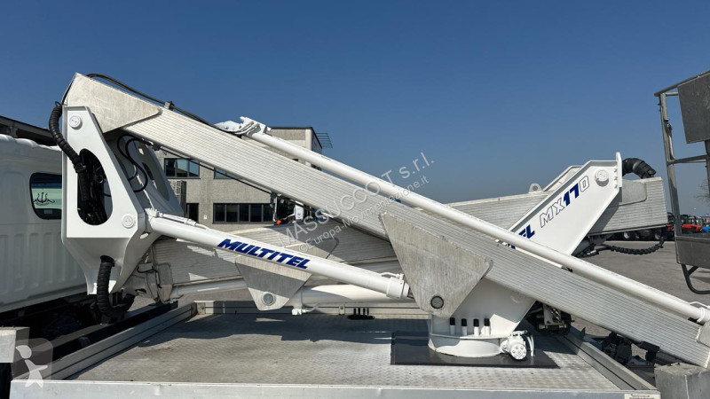 منصة تلسكوبية Nissan 35.11 MX 170