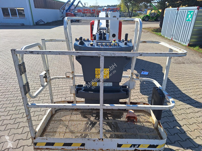 منصة تلسكوبية JLG